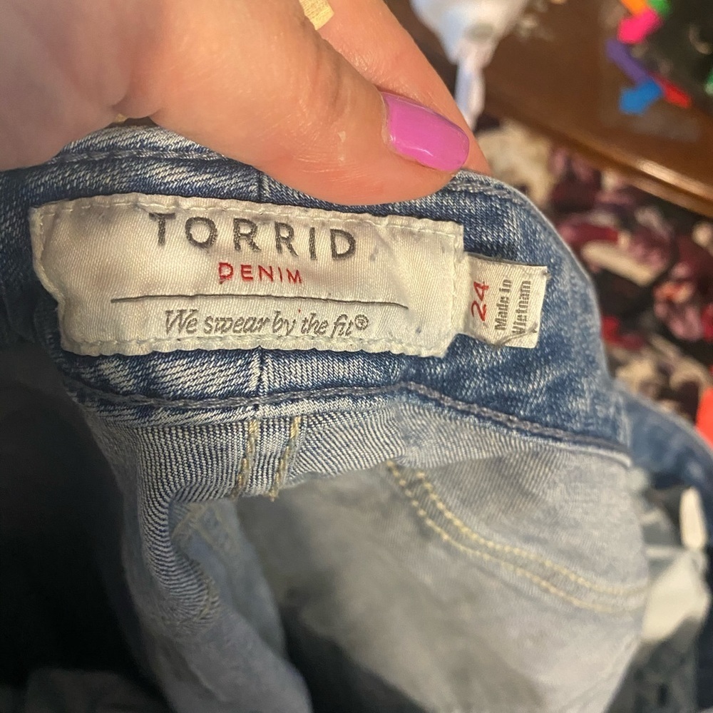 Torrid Plus Size Denim Shorts Size 24 High Rise Frayed Hem Casual Summer - Picture 4 of 7